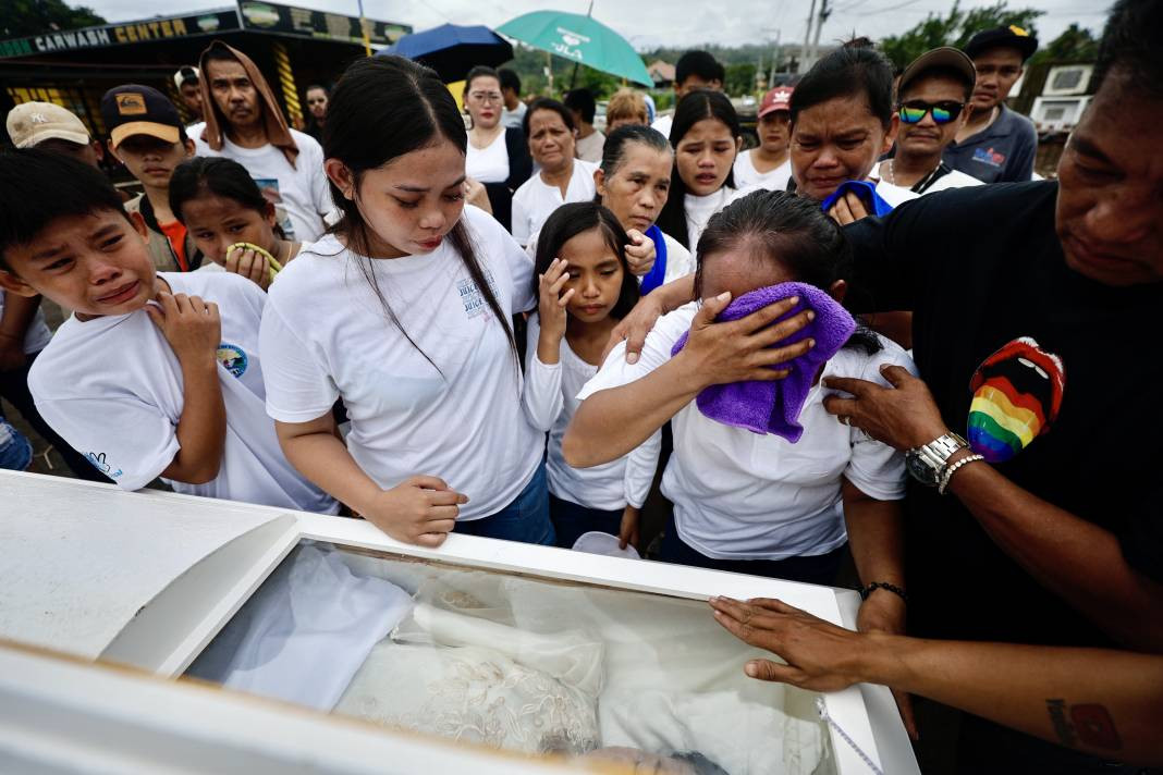 Filipinler’i önce fırtına sonra tayfun vurdu: Can kaybı 145’e yükseldi - Resim: 18